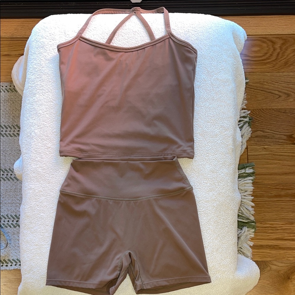 Activewear top and bottom set M light brown